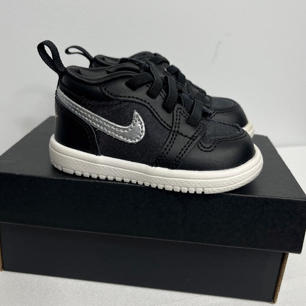 Jordan 1 Low ALT SE (TD) Black, Metallic Silver-Sail/Size-4 C / FZ3922 001